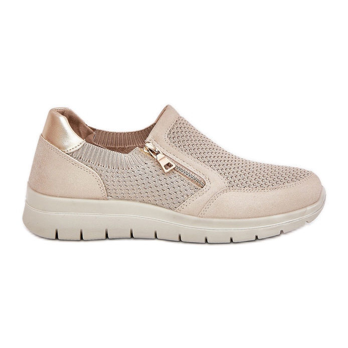 Női cipő a platformon aranyvárral aranysárga