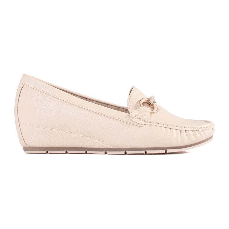 Goodin Bézs cipők egy alacsony ékön, díszítéssel