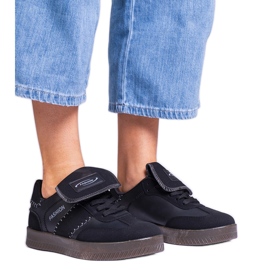 Fekete platform tornacipő varrással