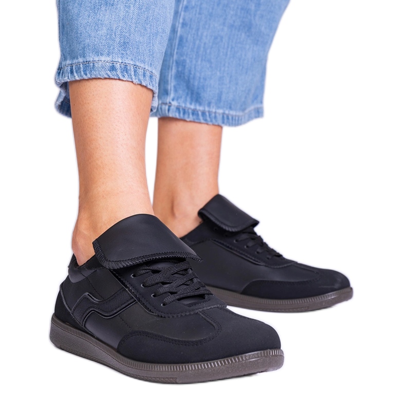 Fekete alacsony kötött cipők