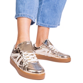 Arany cipők lakkozott cipők aranysárga