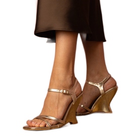 Arany női szandál ék aranysárga Arany női szandál ék aranysárga