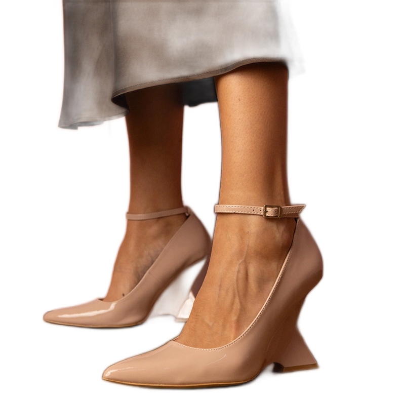 Bézs lakkbőr ékszivattyúk