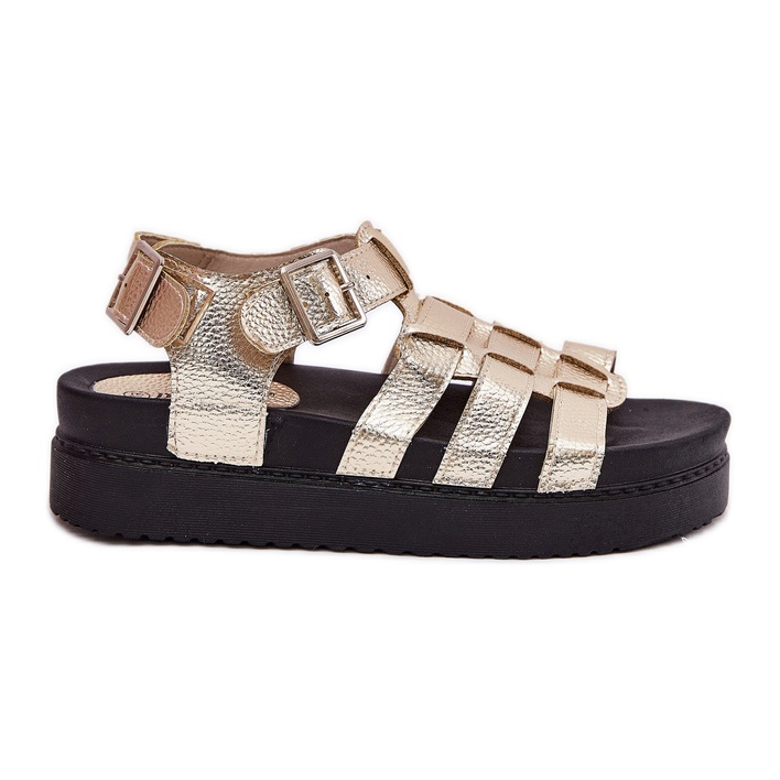 Női szandál a peronon arany csatokkal aranysárga