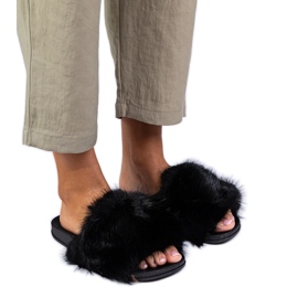 Fekete papucs bundával Fekete papucs bundával
