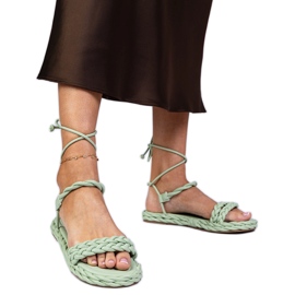 Zöld női szandál fonott