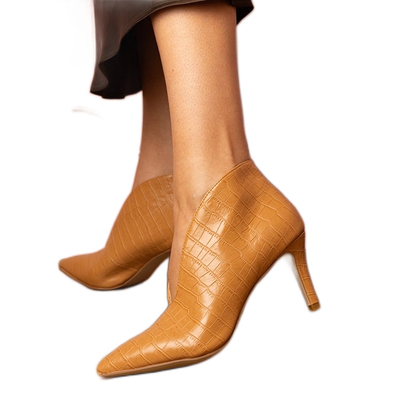 Barna elegáns bokacsizma magas sarkú