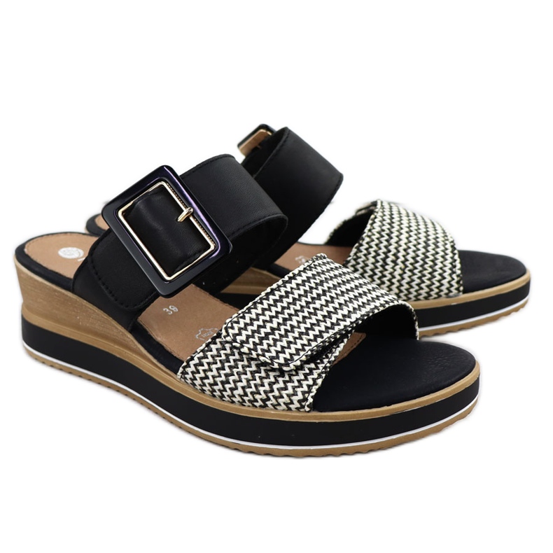 Női bőr ékek a Black Remonte D6463-03 ékeken fekete