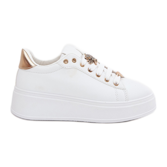 Női cipők a platformon fehér csapokkal Női cipők a platformon fehér csapokkal