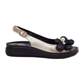 Jezzi Női szandál dekoratív aranyvirággal aranysárga Jezzi Női szandál dekoratív aranyvirággal aranysárga