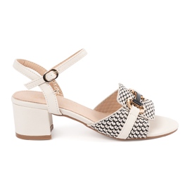 Goodin Fehér női szandál a közepes oszlopon