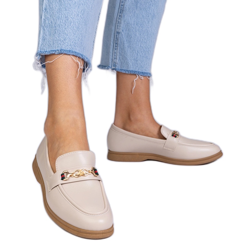 Bézs mokaszinok arany díszítéssel