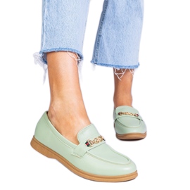 Zöld mokaszinok arany díszítéssel