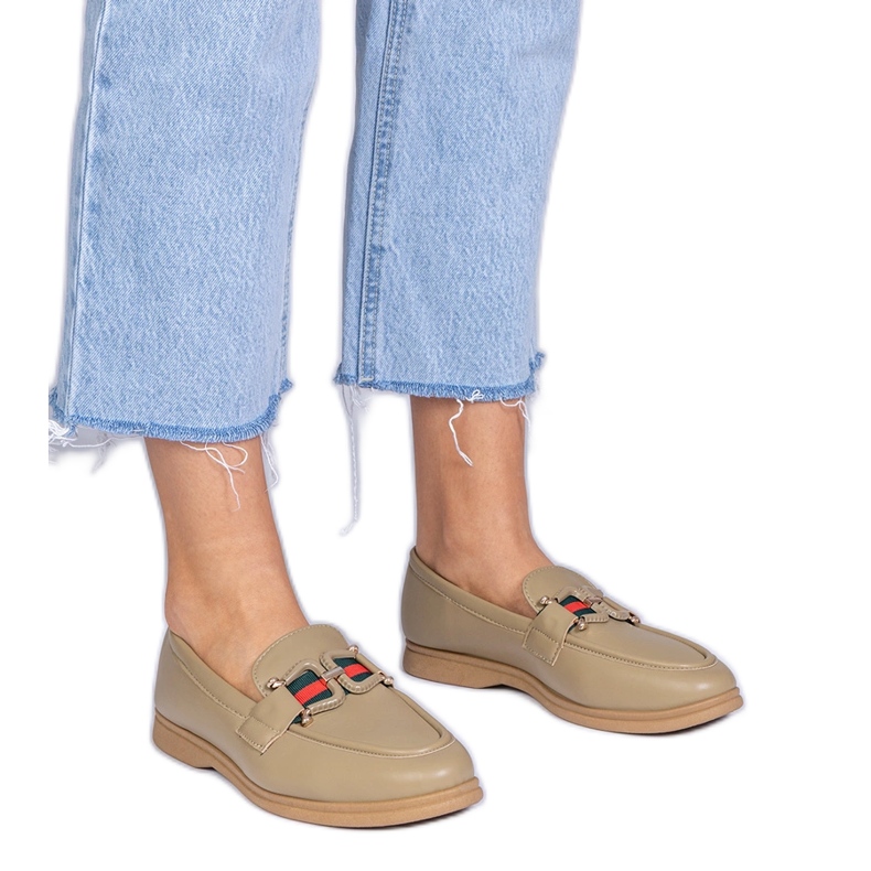 Zöld loaferek, öko -lé egy díszgel