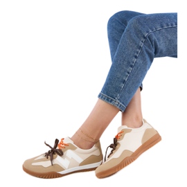 Bézs cipők színes csipkékkel rendelkező cipők Bézs cipők színes csipkékkel rendelkező cipők