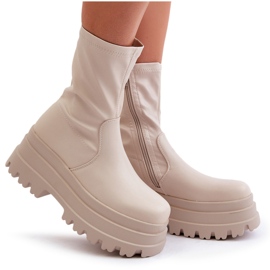 Világos bézs bokacsizma masszív platformon