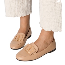 Krémes női cipők arany dekorációval tejszínes