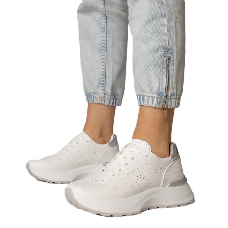 Fehér sport cipők ezüst betéttel