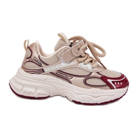 Gyerek cipők egy vastag arany talpon aranysárga