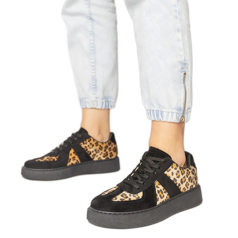 Feketeüzemű női cipők