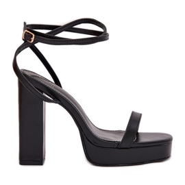 Női szandál fekete csíkkal