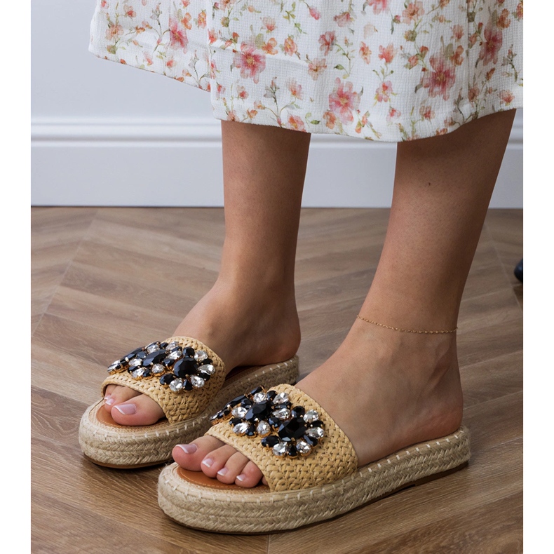 Bézs espadrilles fekete kristályokkal