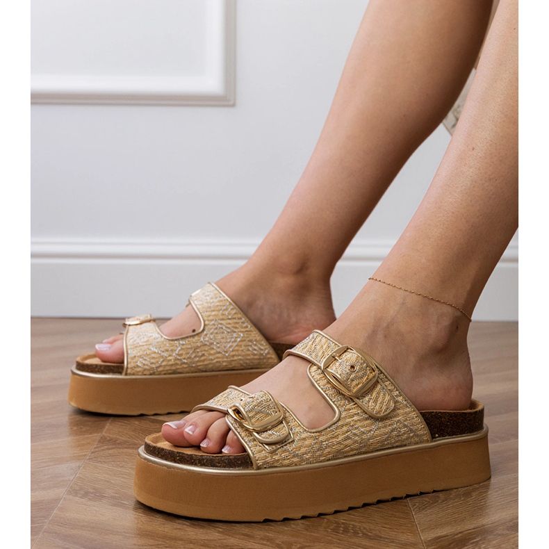 Bézs-ezüst szárnyak bilincsekkel csíkokon