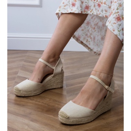 Bézs szandál espadrilles az ékön Bézs szandál espadrilles az ékön