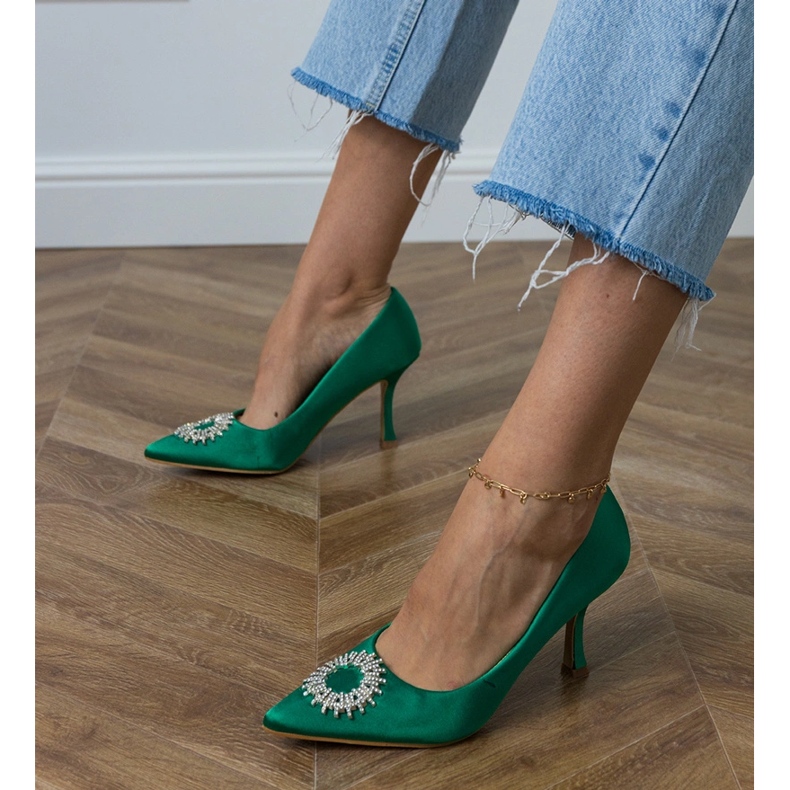 Zöld szatén szivattyúk cirkonokkal