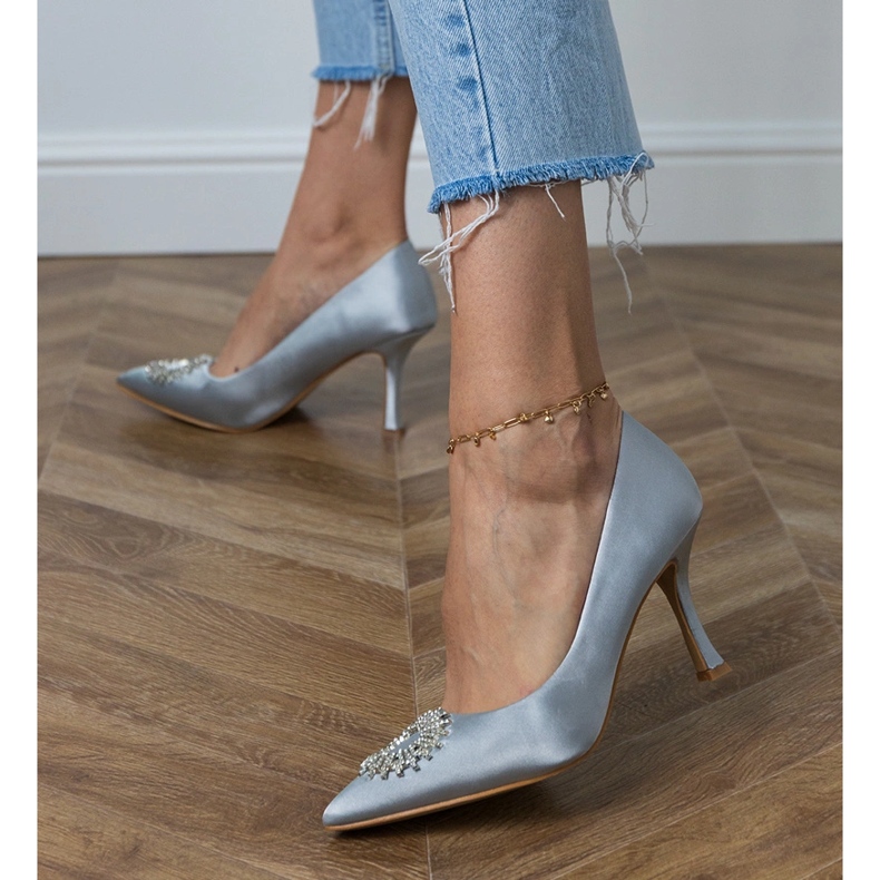 Ezüst szatén szivattyúk cirkonokkal