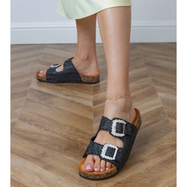 Fekete papucs a parafa talpon cirkonokkal a csatokon