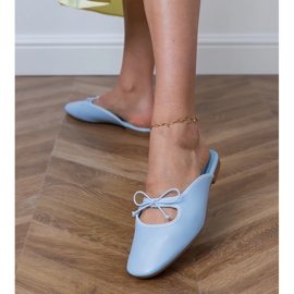 Kék flip -flopok egy lapos talpra építettek Kék flip -flopok egy lapos talpra építettek