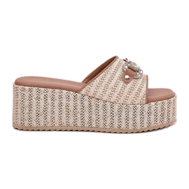 Női ékek ékkel zsinórral és bézs dekorációval Női ékek ékkel zsinórral és bézs dekorációval