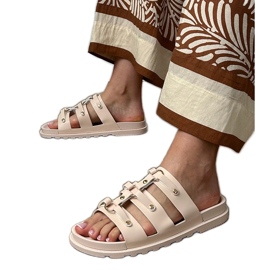 Bézs római papucs csapokkal