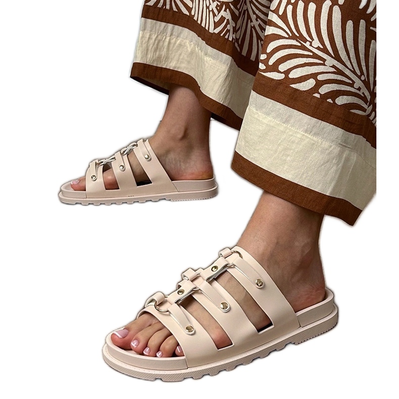 Bézs római papucs csapokkal