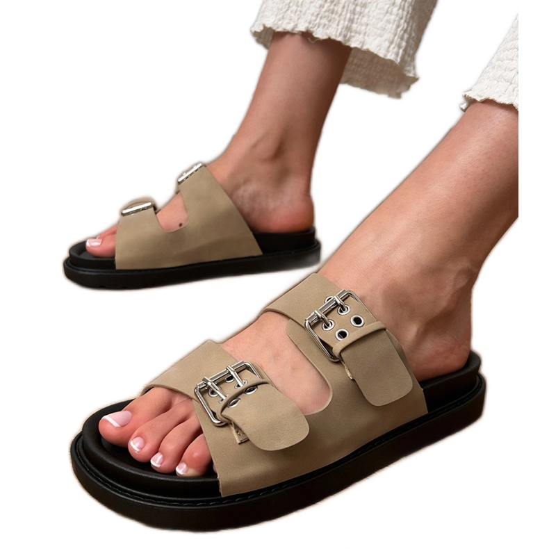 Zöld papucskarapcsák csíkokkal bézs