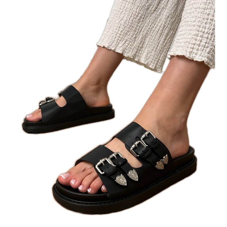 Fekete női papucs dekoratív csatokkal