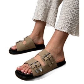 Zöld női papucs dekoratív csatokkal bézs