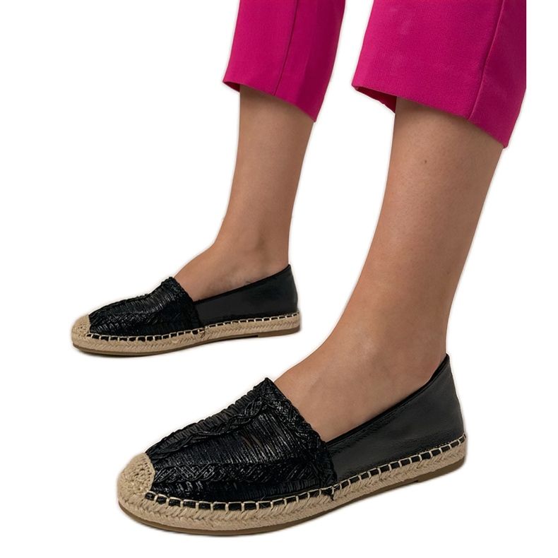 Fekete nyitott eSpadrilles a platformon