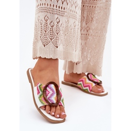 Lapos női papucs dekoratív fehér csatjal