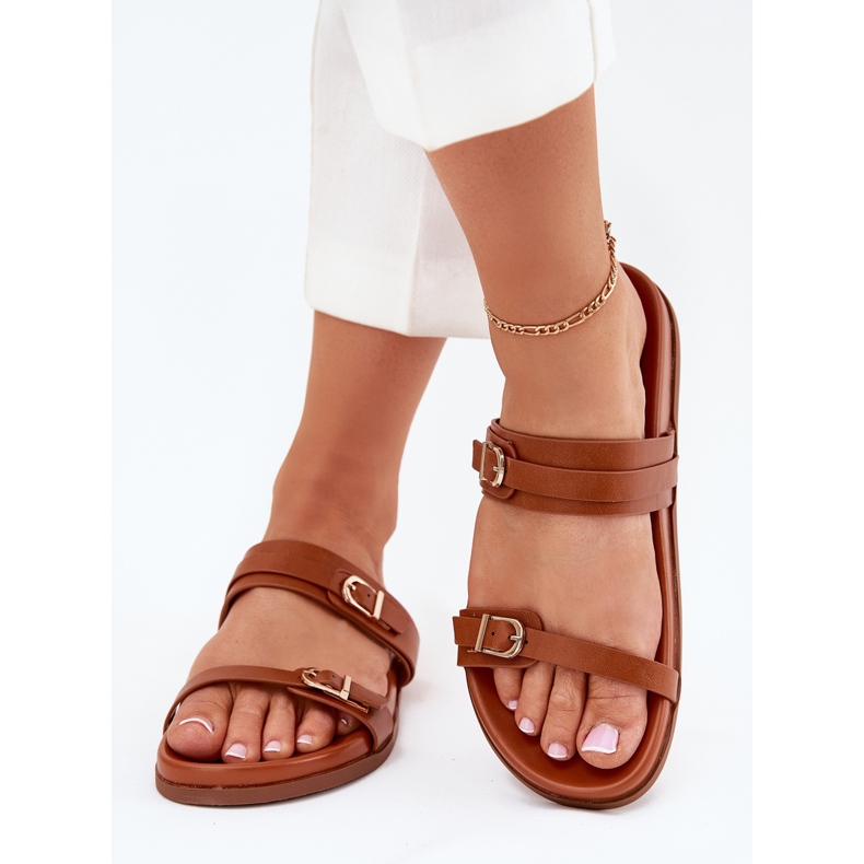 Női papucs teve csatokkal barna