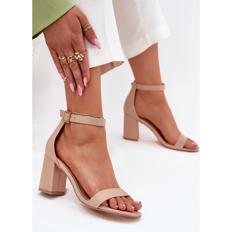 Öko bőr női szandál a bézs poszton