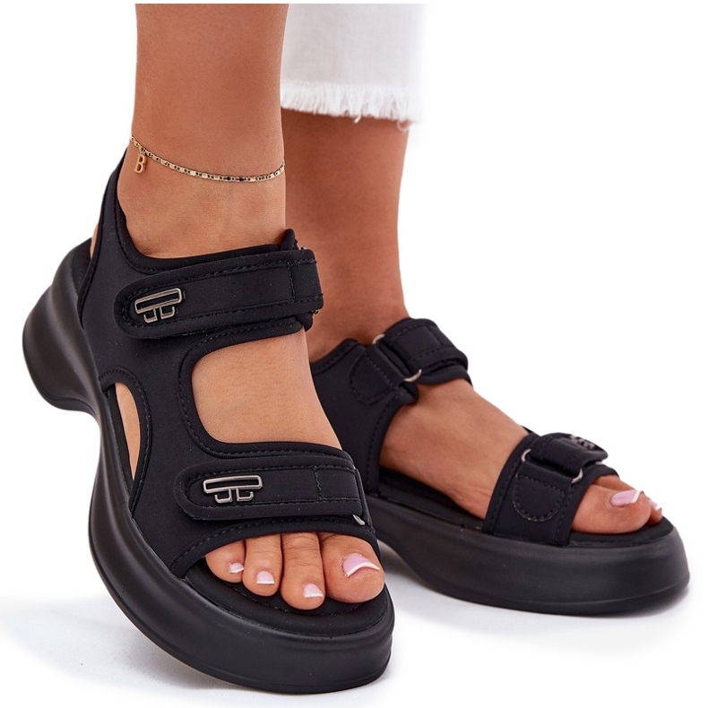 EVento Női szandál arany részletekkel fekete