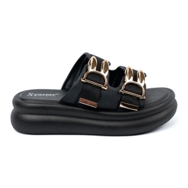 Seastar Papucs arany csatokkal a peronon fekete
