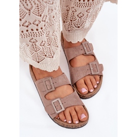 Női papucs egy parafa platformon, sötét blue csatokkal bézs