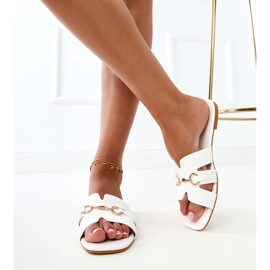 Fehér flip flopok arany dekorációval