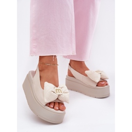 Női bőr szandál a platformon Chebello 4641 bézs Női bőr szandál a platformon Chebello 4641 bézs