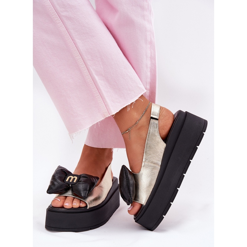 CheBello Női bőr szandál a platformon Cheello 4641 arany és fekete aranysárga