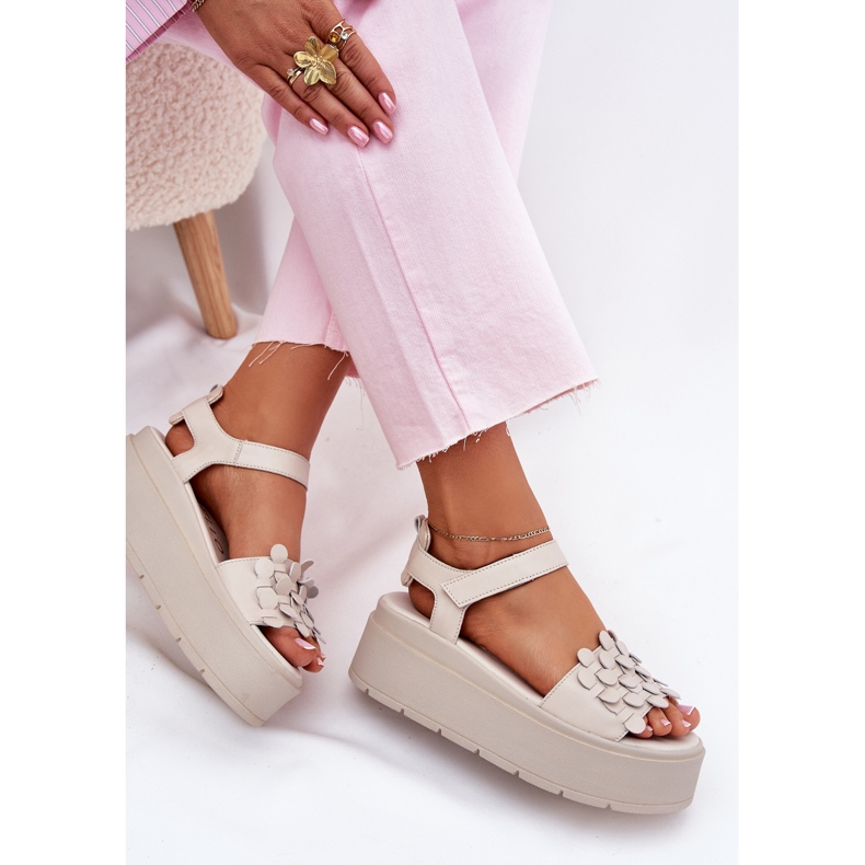 Női bőr szandál a Chebello 4701 bézs platformon Női bőr szandál a Chebello 4701 bézs platformon