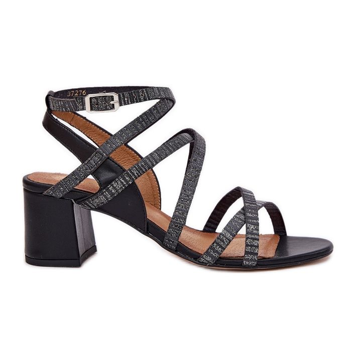 Női bőr szandál csíkokkal a Maciejka Post 06969-01 fekete